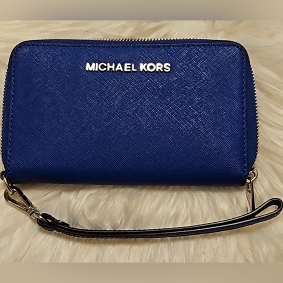 Michael Kors Jet Set Wristlet / Wallet NWOT - Picture 2 of 6